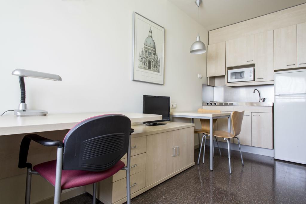 Residencia Universitaria Resa Los Abedules Pampelune Extérieur photo