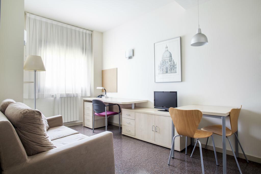 Residencia Universitaria Resa Los Abedules Pampelune Extérieur photo