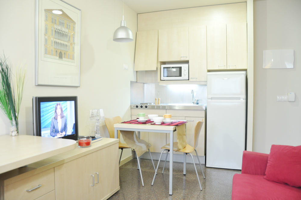 Residencia Universitaria Resa Los Abedules Pampelune Extérieur photo